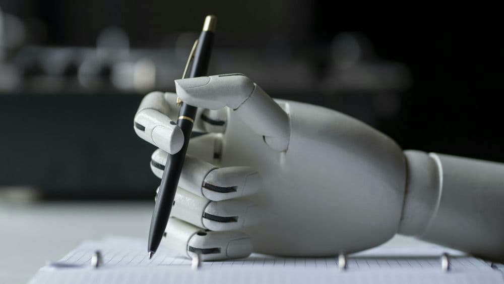 AIがクリエイティブな文章を書けない理由が判明──初期の創造性を抑制してビジネス特化にした結果